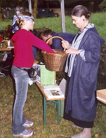 Sommerabend 2002: Wer ist der Gewinnert des Kreuz- und Bilderrätsels?